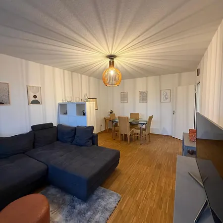 Beautiful With Skyline Views 70qm 아파트 *