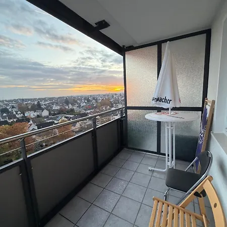 Beautiful With Skyline Views 70qm Apartament